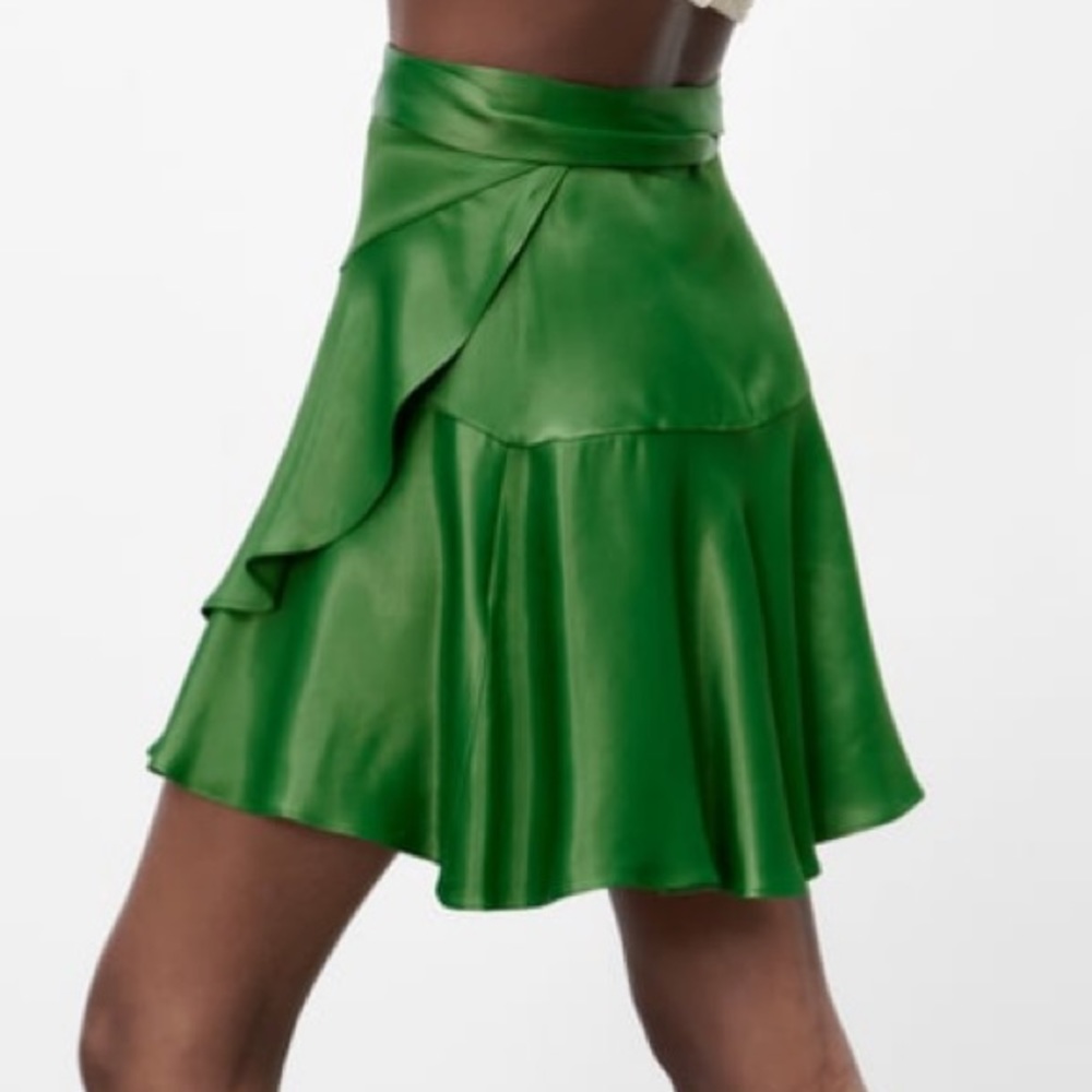 Short Zara green wrap skirt